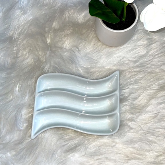 Crate&Barrel appetizer dish set - Picture 2 of 7